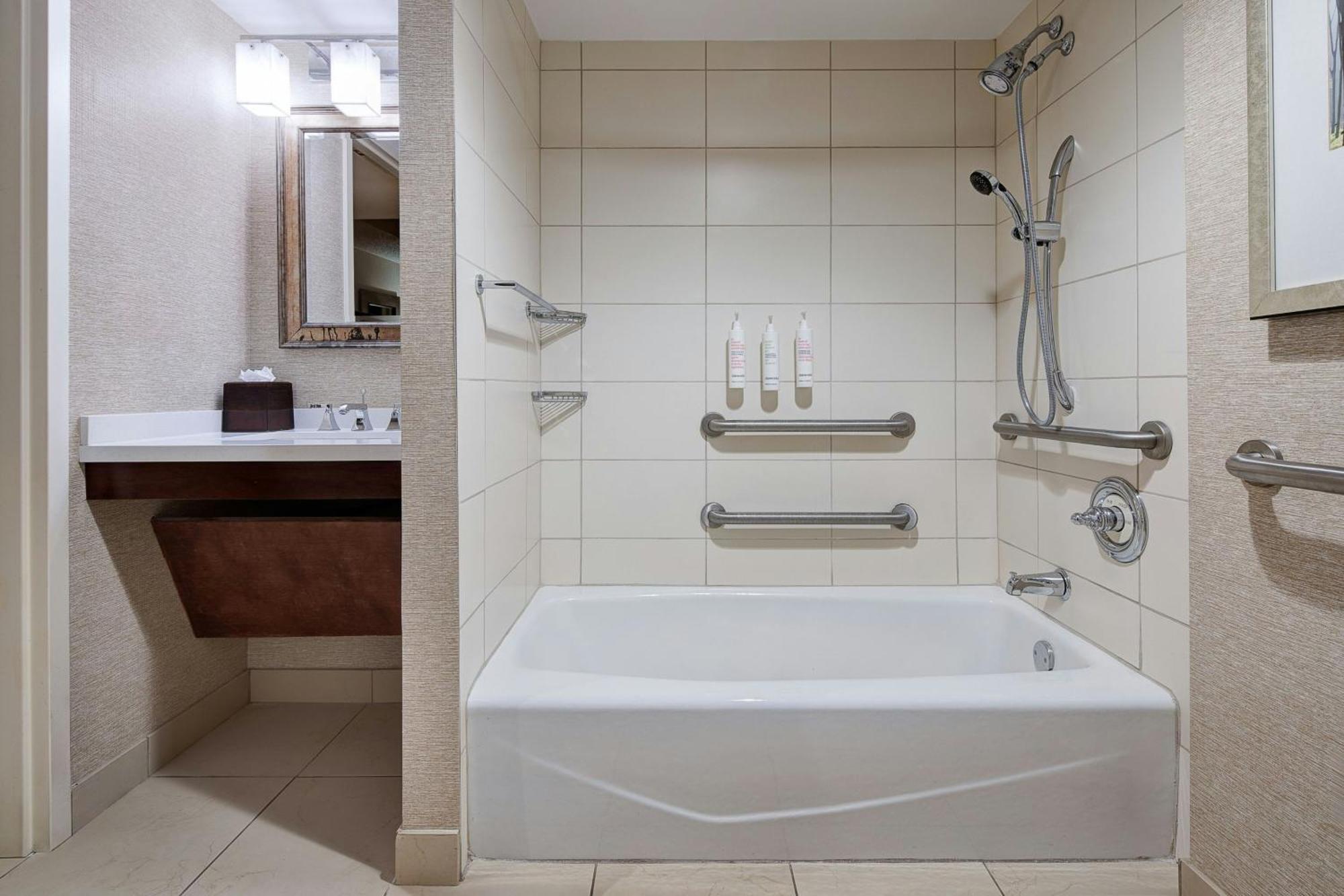 Marriott St. Louis West Hotel Chesterfield Court House Buitenkant foto